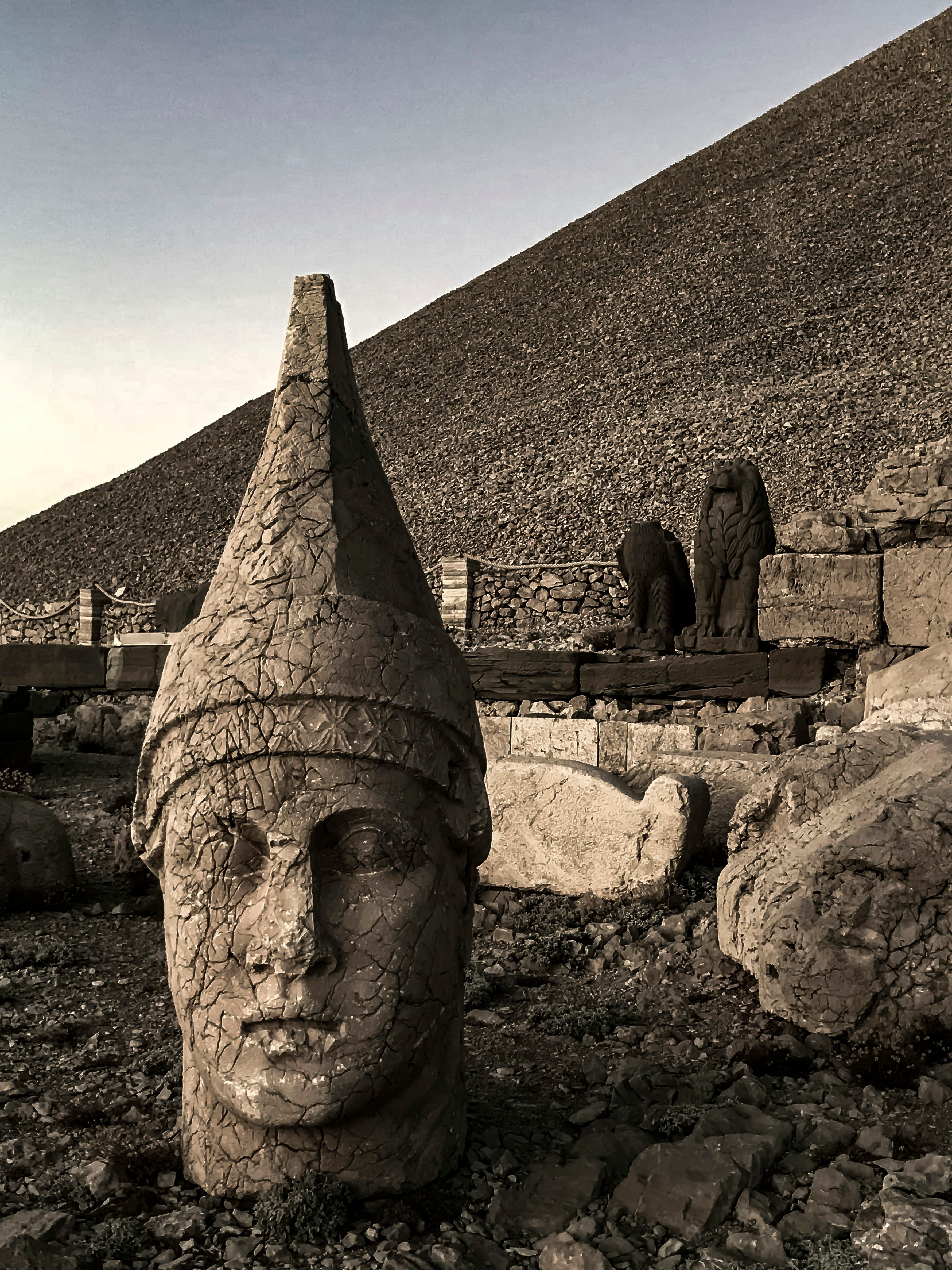 Adıyaman Nemrut Dağı'ndaki antik heykel başları